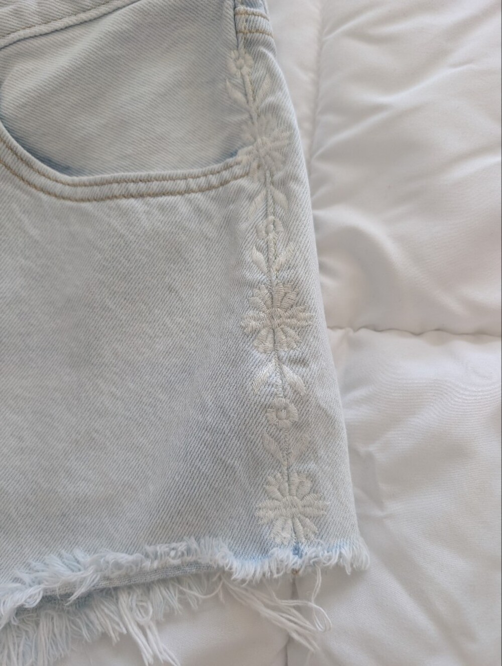 Levi’s Light Wash Denim Shorts | Vintage Style | Button Fly - Picture 2 of 5